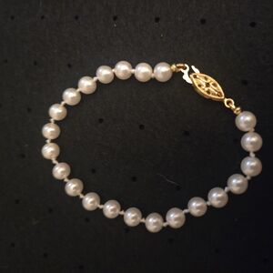 Elegant Pearl Bracelet with Gold Clasp